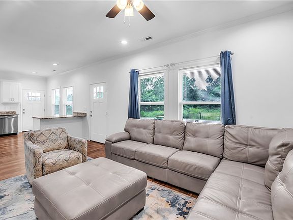 4th image of 305 W Broad St