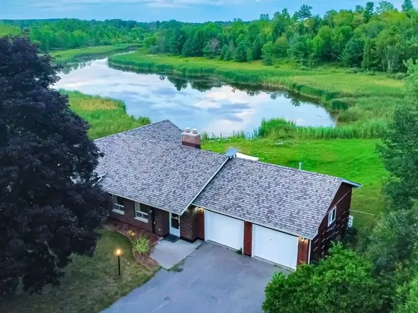 1 NE Oak St N, Bancroft, ON K0L 1C0