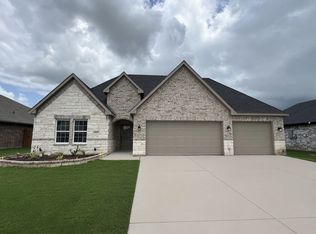 215 Brent Ln, Greenville, TX 75402
