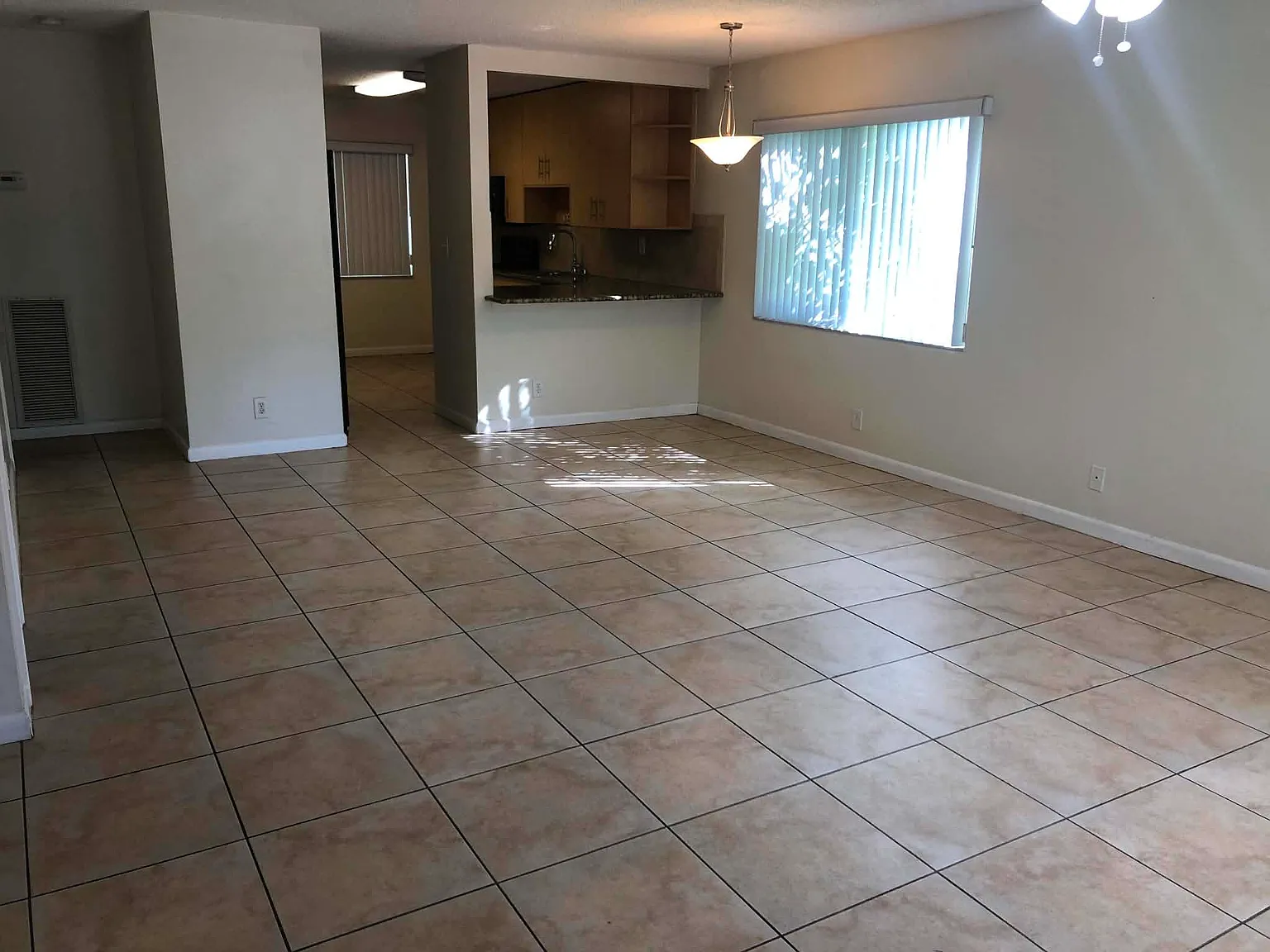 2 bed, 1080 sqft, $2,000 — Photo 4
