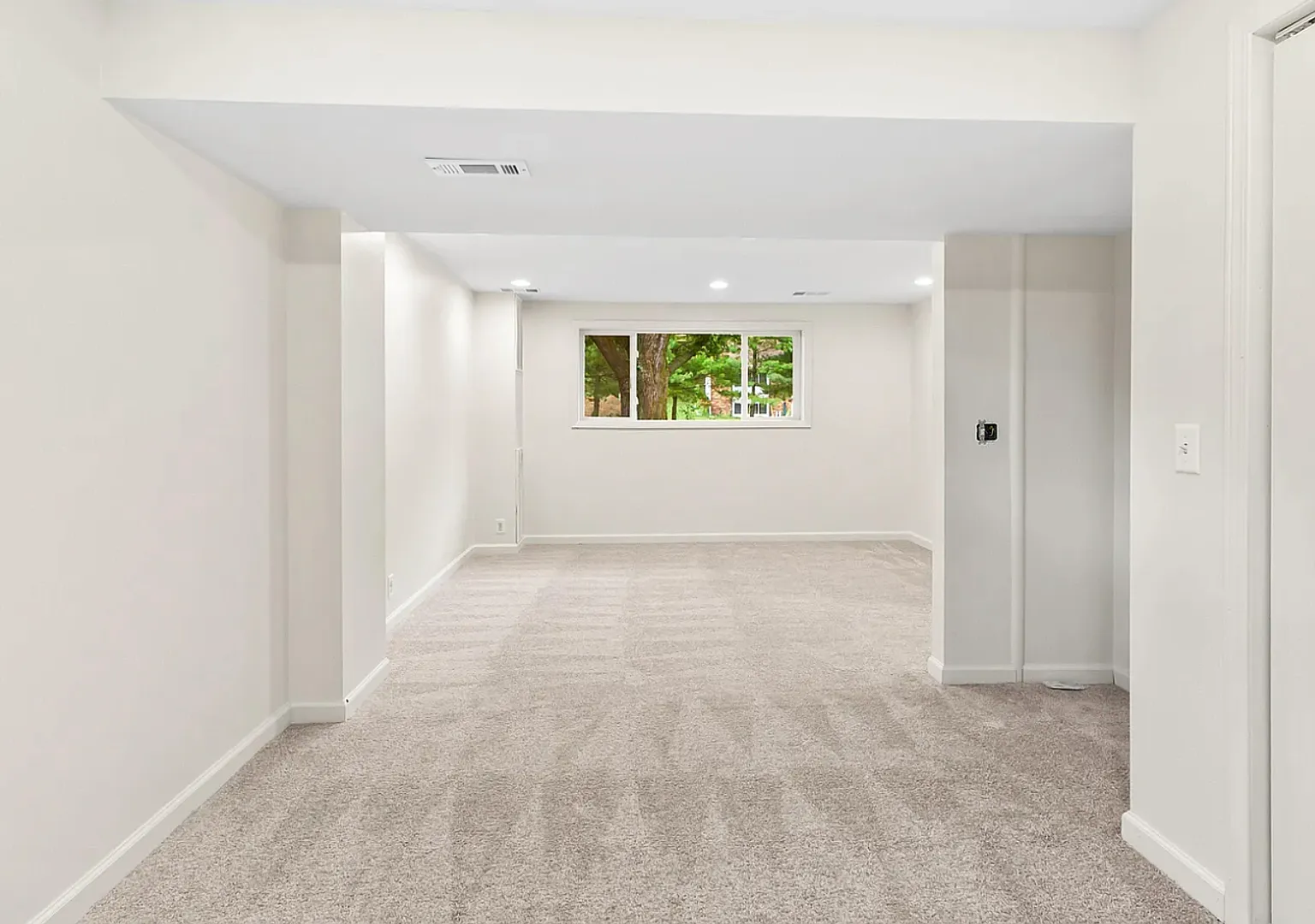 Beautifully Remodeled 3-Bedroom Home in Florence with Finished Basement & Large Corner Lot — Photo 4