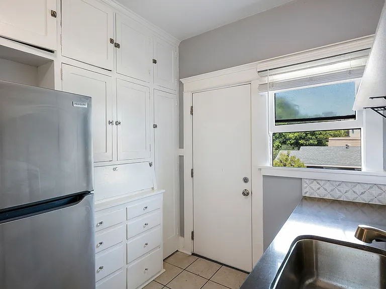 244 Gaviota Ave — Photo 8