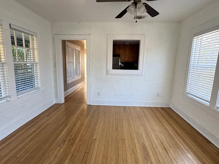 1033 Bay St NE #1 — Photo 9