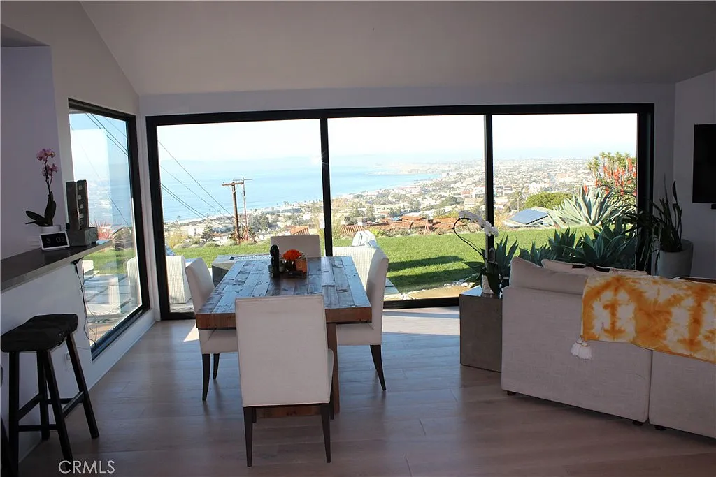 3 bed, 1436 sqft, $10,500 — Photo 1