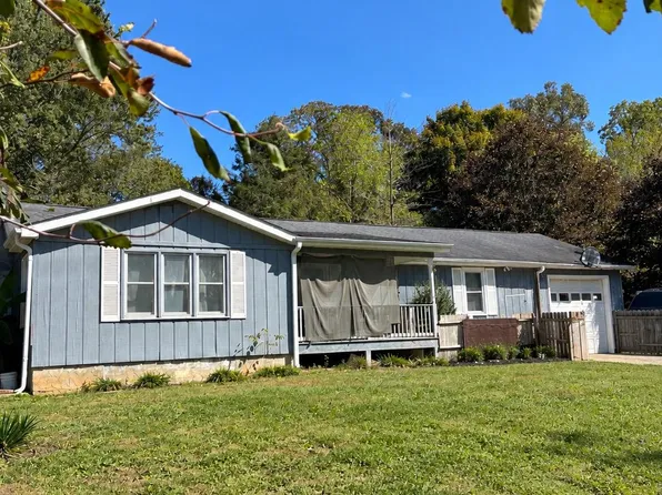203 Regan St, East Flat Rock, NC 28726