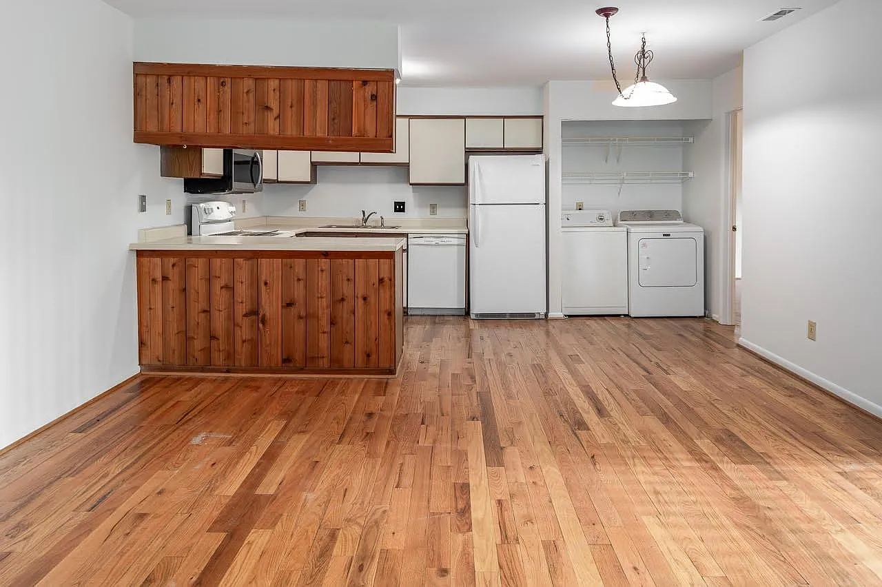 2 bed, 1000 sqft, $1,480 — Photo 2