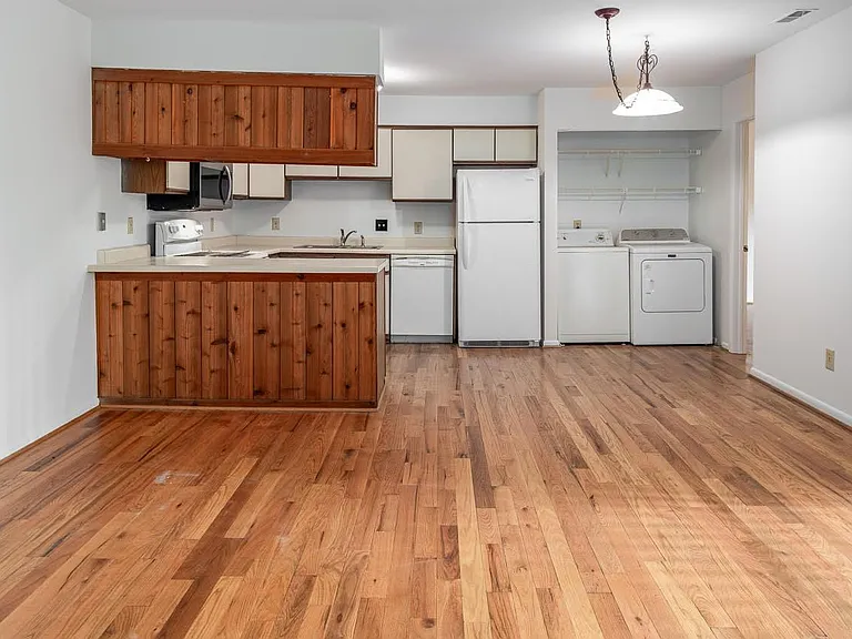 276 Summerwalk Cir #276 — Photo 2