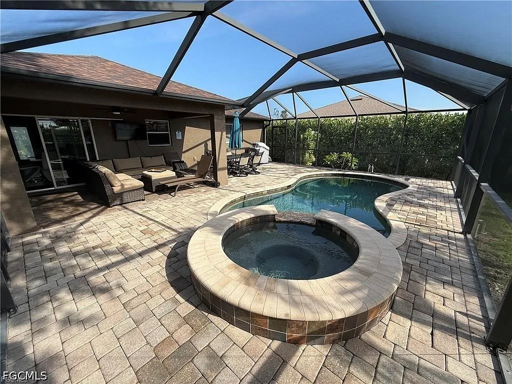 3 bed, 2.0 bath, 1210 sqft, $2,700 — Photo 4