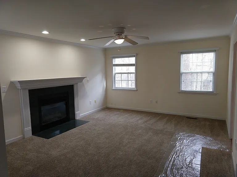 136 Trafalgar Ln — Photo 4