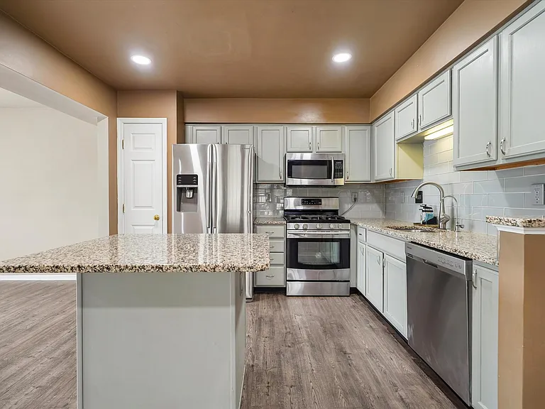 405 Joshua Ct — Photo 11