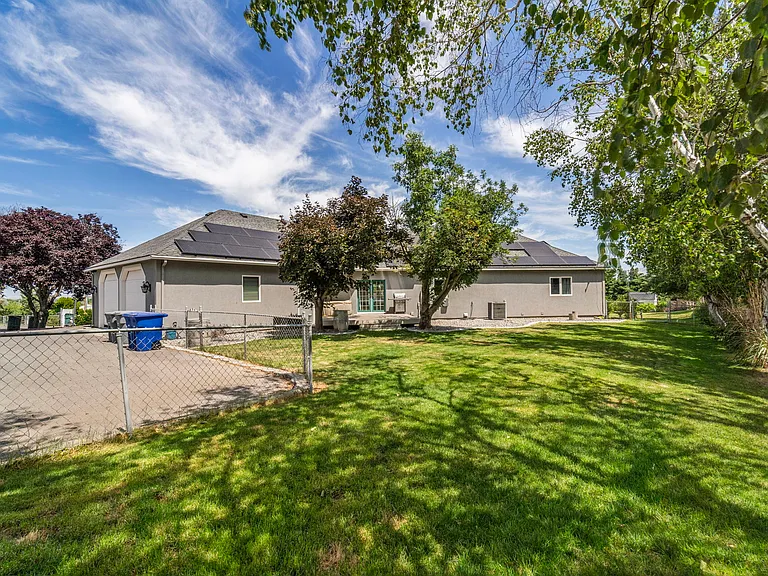 4949 Rau Ln — Photo 4