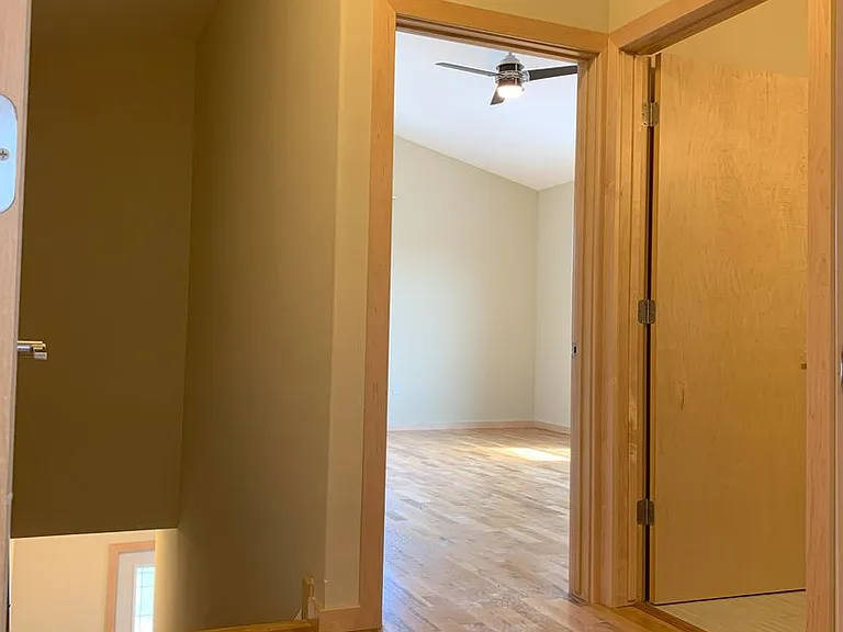 2507 S Logan Ave — Photo 9