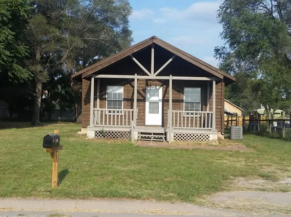 710 S 7th St, Arkansas City, KS 67005