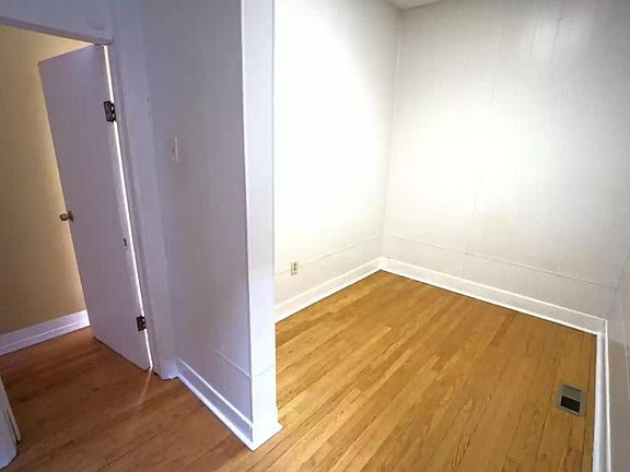 3rd image of 3651 S Wood St #1