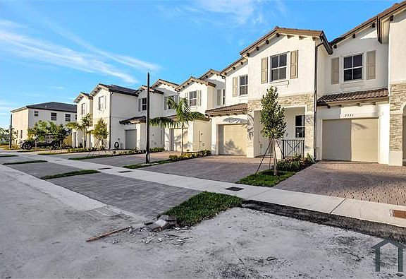 4th image of 2547 SE 28th Dr #2547