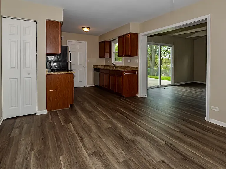 537 Burr Oak Dr — Photo 5