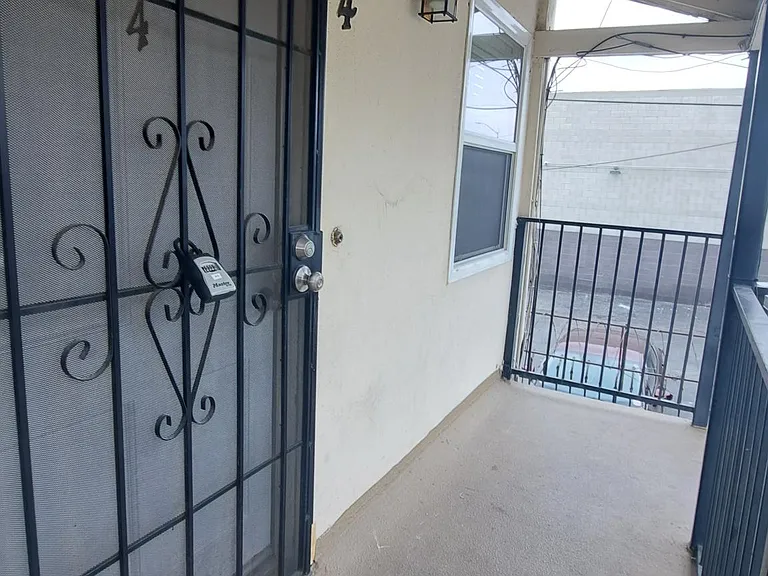 115 E Tamarack Ave #4 — Photo 3