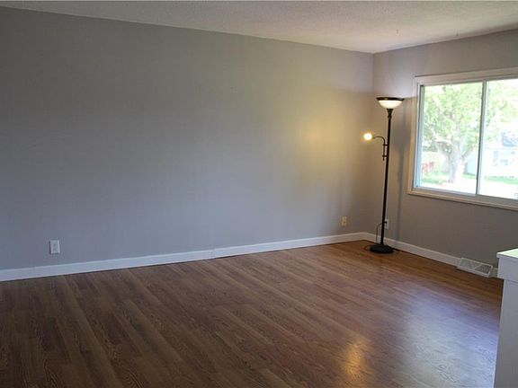 3rd image of 2419 W Tamarack Pl