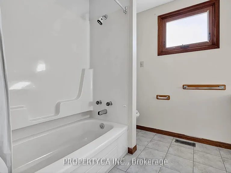 194 Merritt Ave — Photo 16