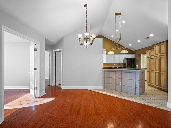 4th image of 2541 Baskette Way