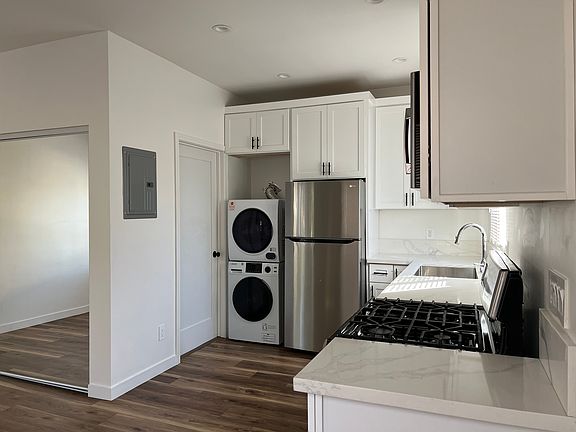 Kitchen, view from entry door.