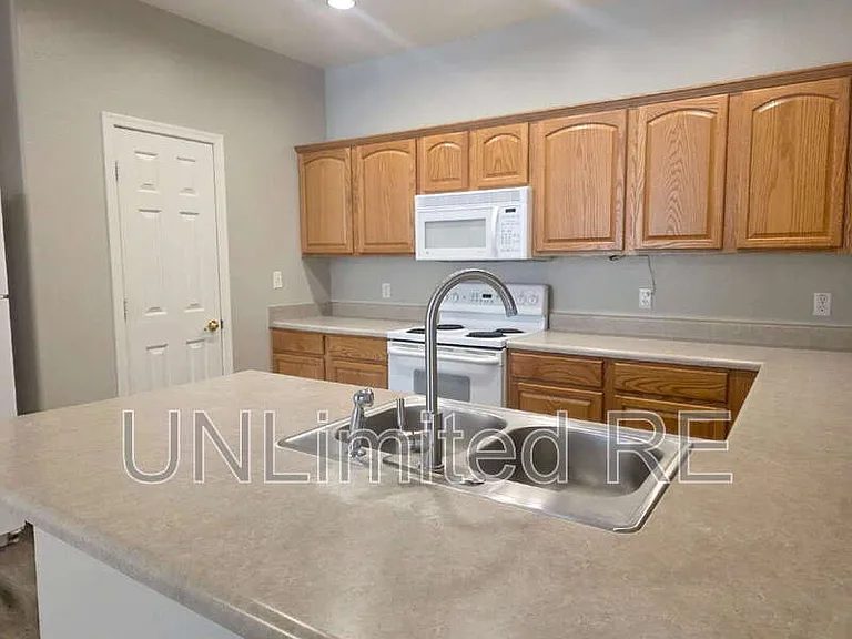 1151 S 16th Pl — Photo 13