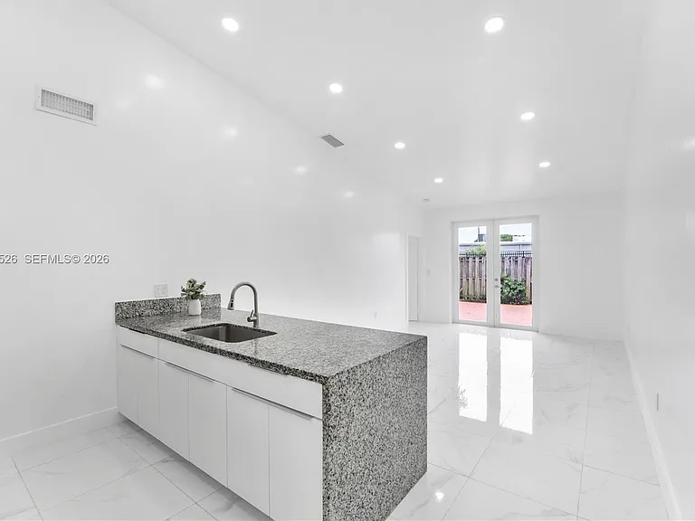 6742 NW 188th Ter #6742 — Photo 9