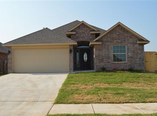 846 SW 14th St, Moore, OK 73160