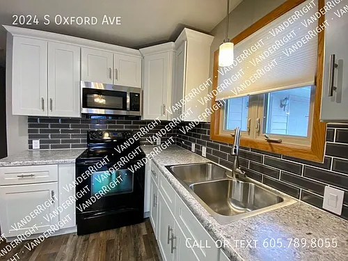 2024 S Oxford Ave Photo 1