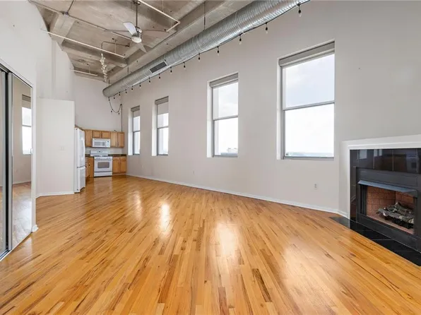 2107 Grand Blvd APT 1207, Kansas City, MO 64108
