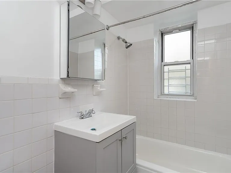 730 Pelham Road — Photo 15