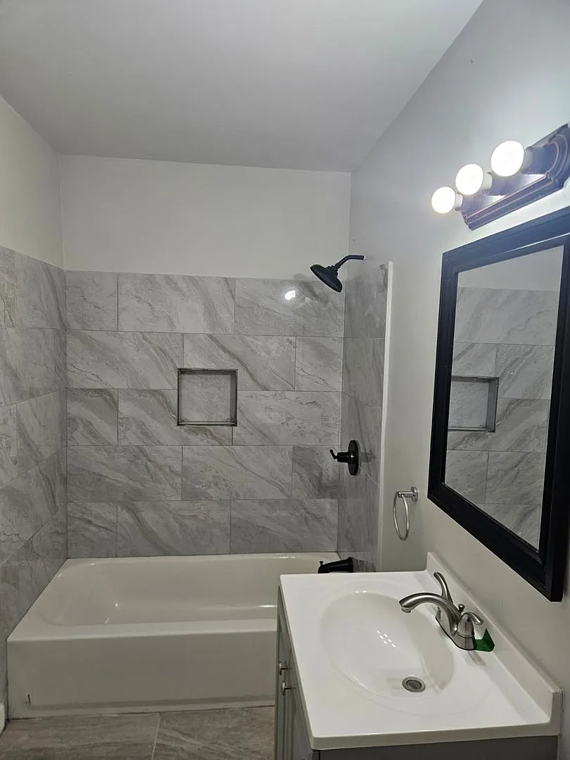 For Rent 3 Bedroom / 1 Bathroom Home — Photo 4