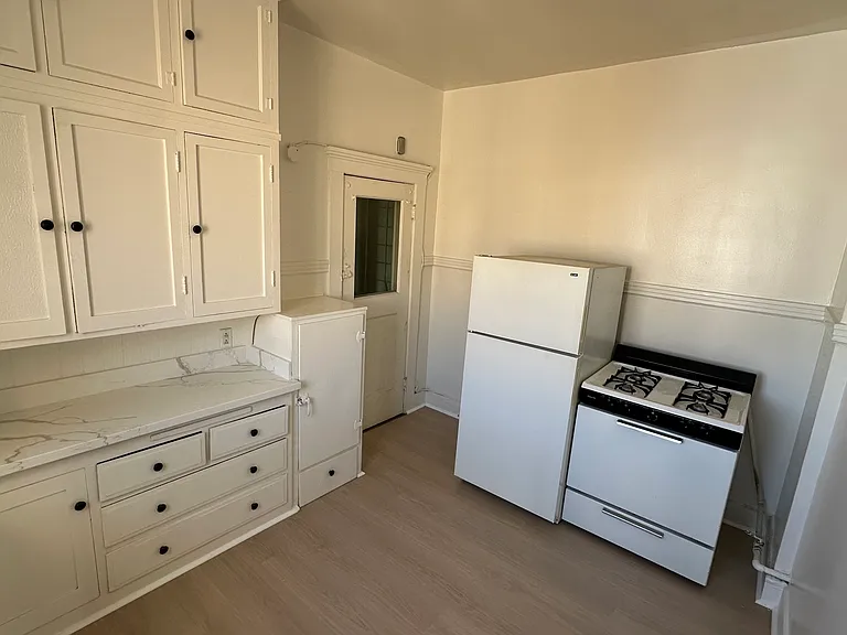 390 Grand Ave #11 — Photo 5