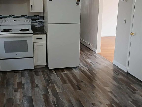 5th image of 17 Ontario Ave