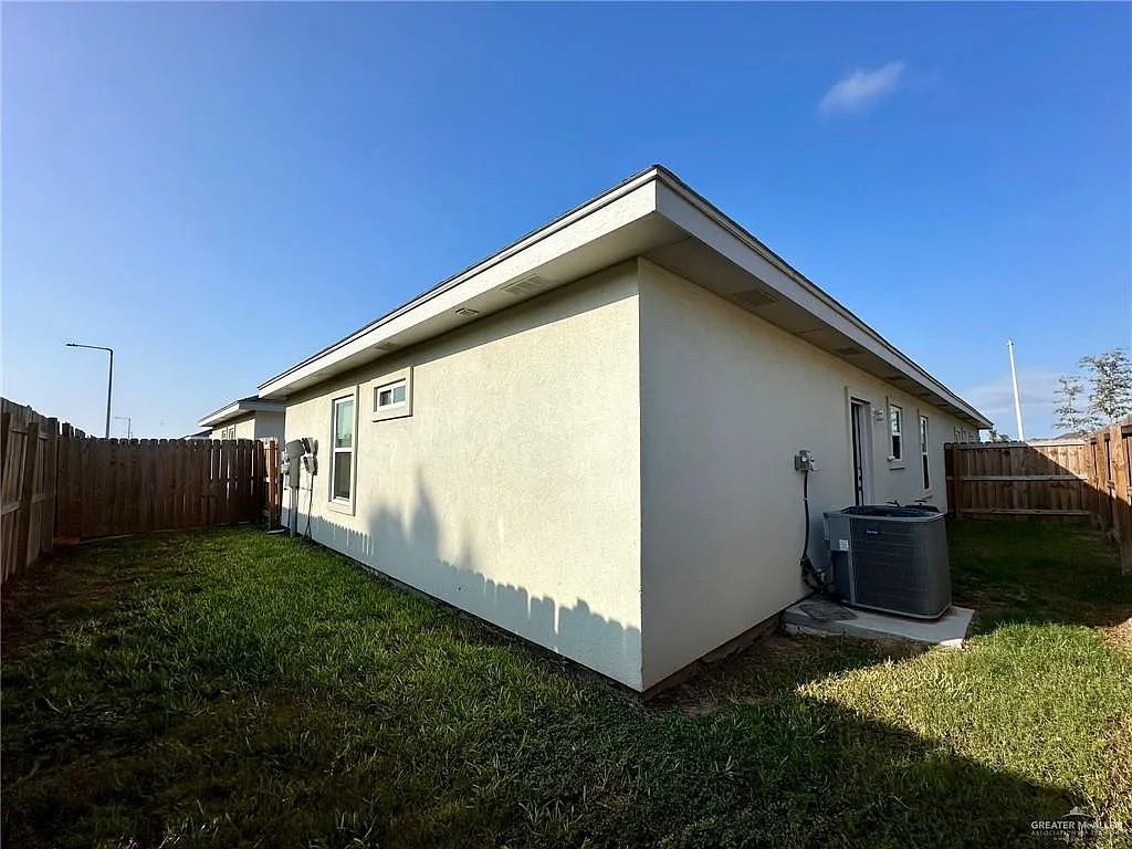 3 bed, 2.0 bath, 4306 sqft, $1,250 — Photo 4