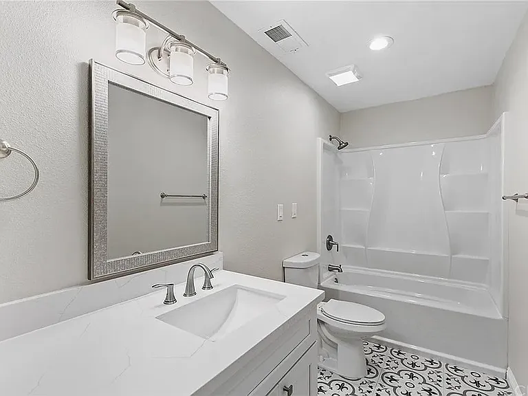 13724 Cordary Ave #2 — Photo 9