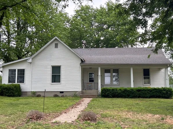 601 McNair St, Versailles, MO 65084