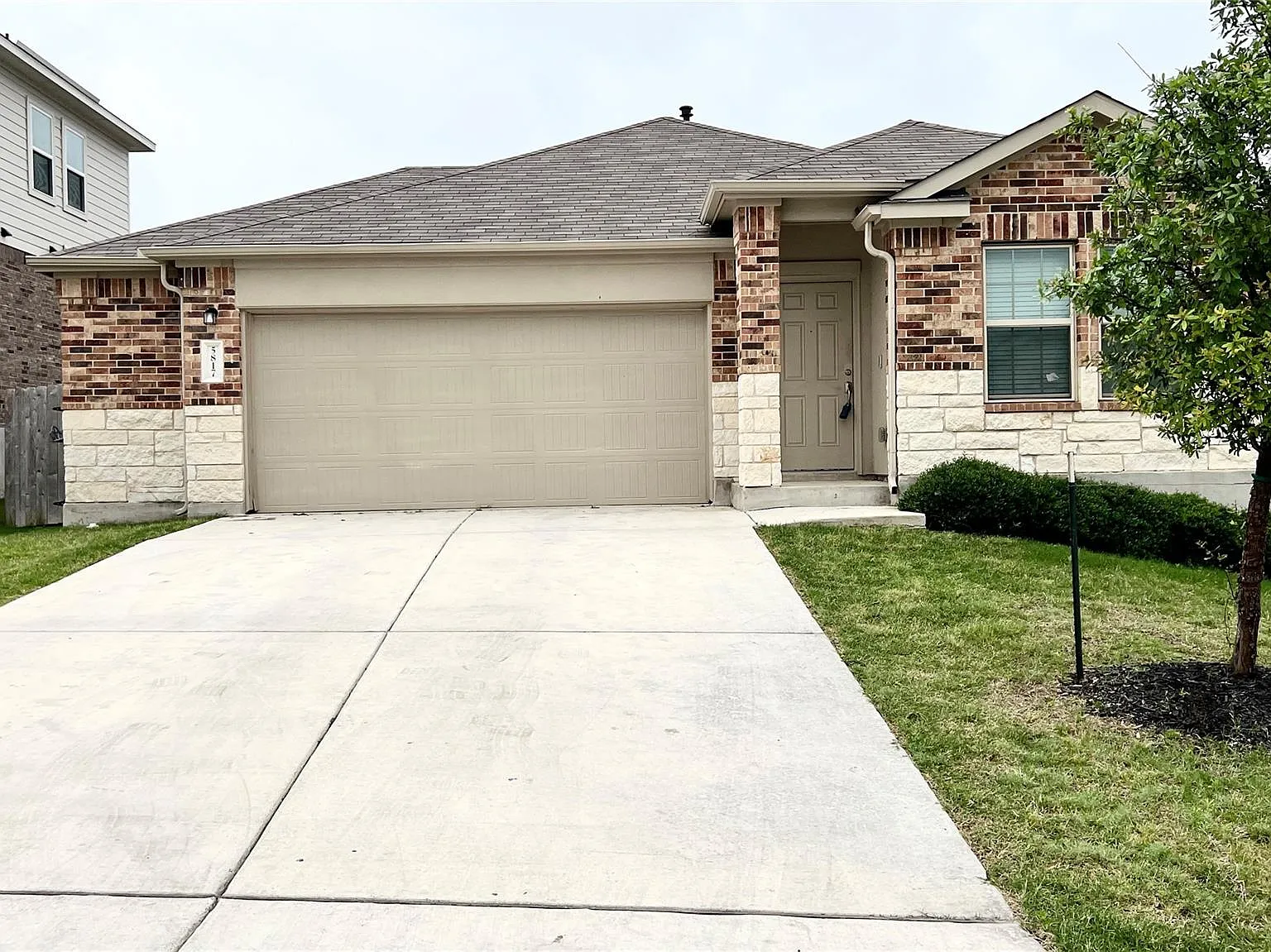 4 bed, 3.0 bath, 2022 sqft, $2,150 — Photo 1