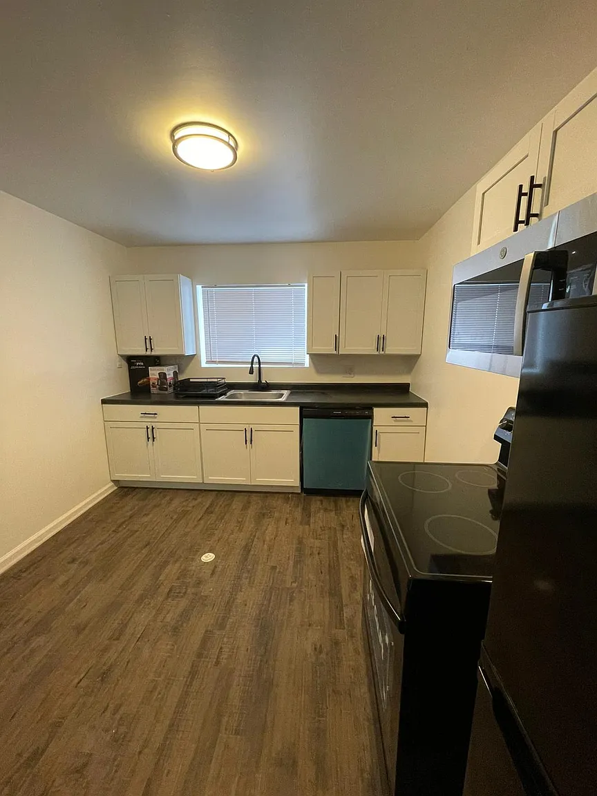 940 Shoemaker Ave APT A photo 1