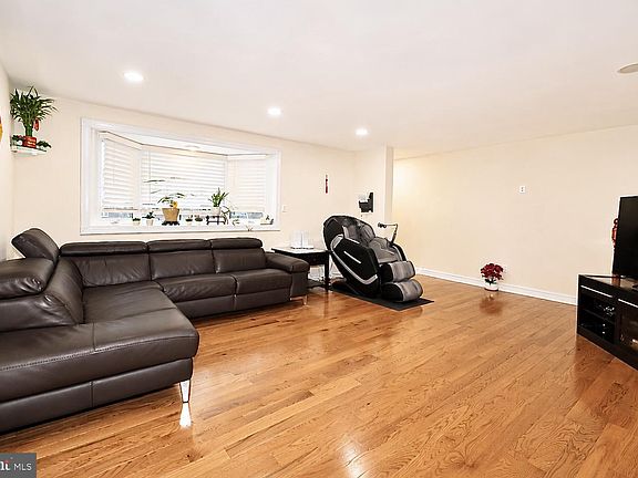 5th image of 4305 Greenmount Rd