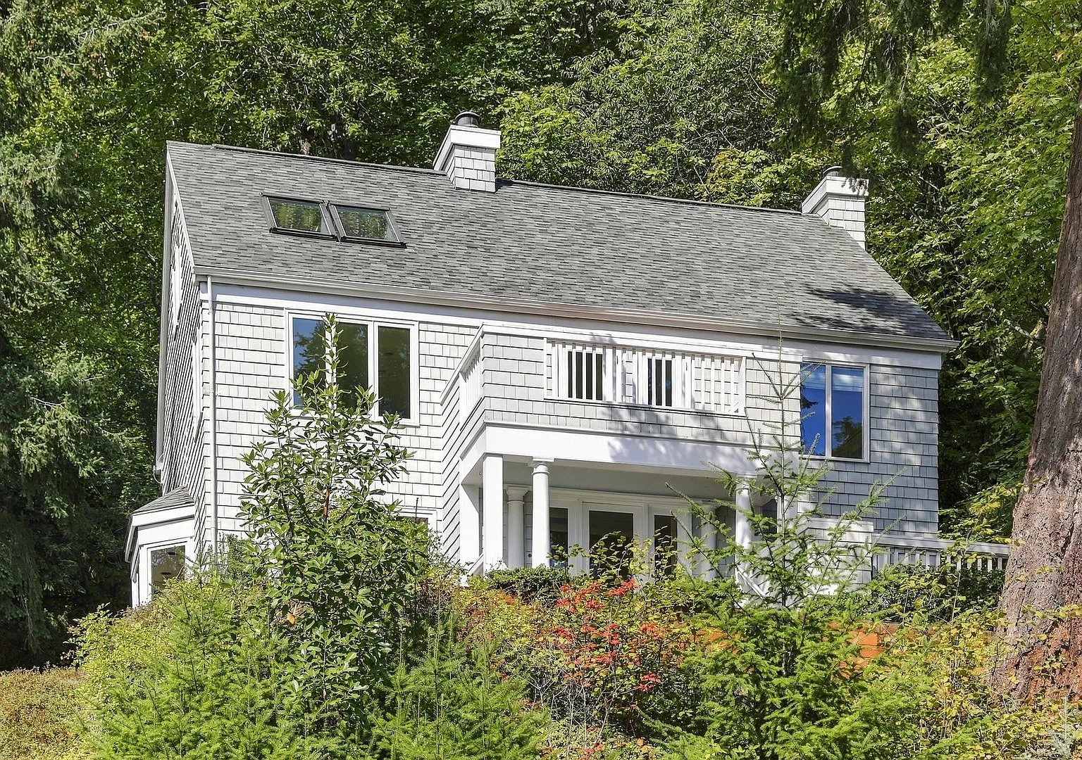 3Bd/2.5Ba Mercer Island Home — Photo 2