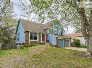 1909 E Jamestown Dr, Olathe, KS 66062