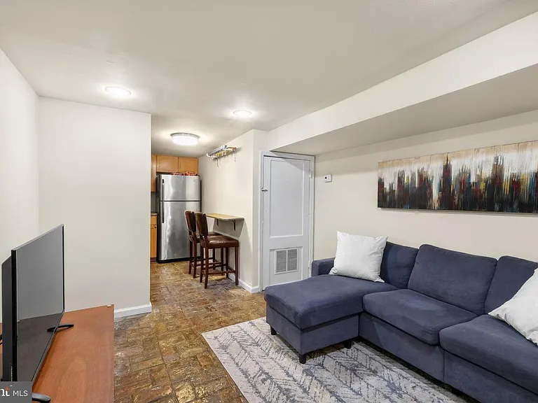 234 Bainbridge St #1B — Photo 2