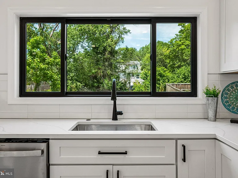 3108 Adams St NE — Photo 4