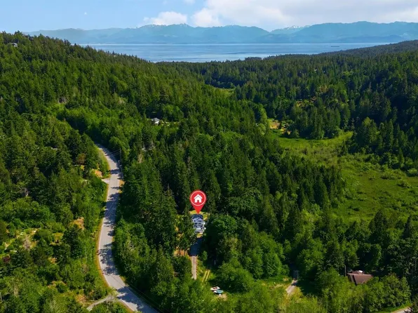 821 Seedtree Rd, Capital, BC V9Z 1C2
