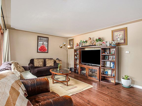 3rd image of 140 Wagon Wheel Ln