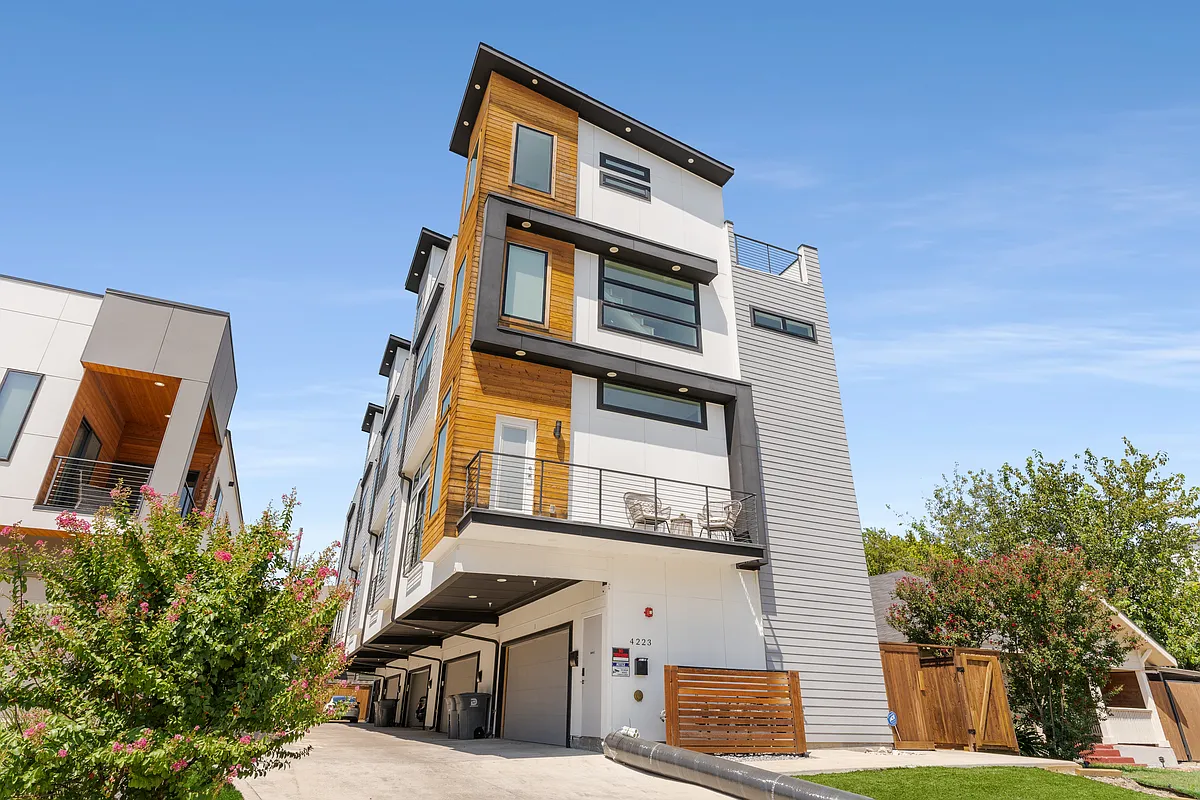 Building Photo - 4223 Delano Pl #105