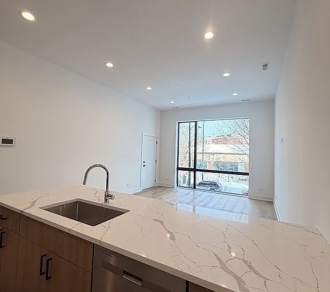 1620 W Hastings St #201 — Photo 4