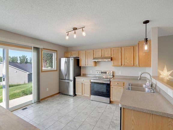 4th image of 4821 Elm Dr N Unit 4