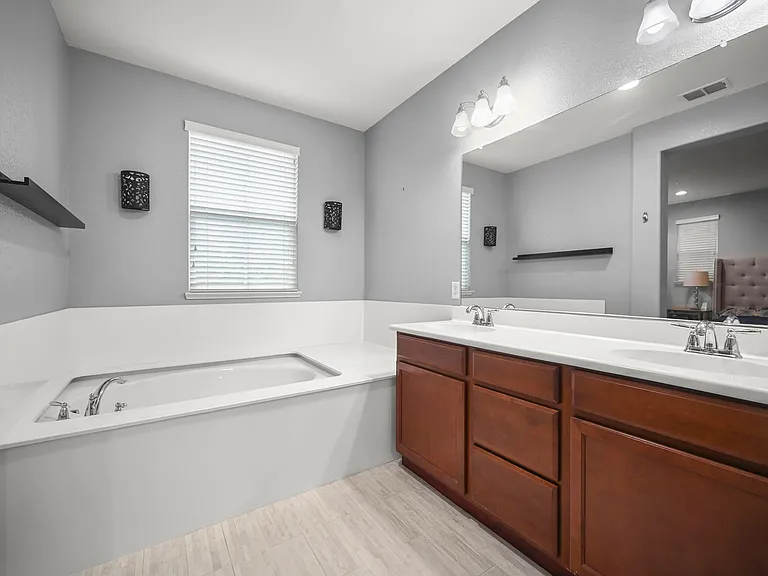 512 Falling Star Dr — Photo 14
